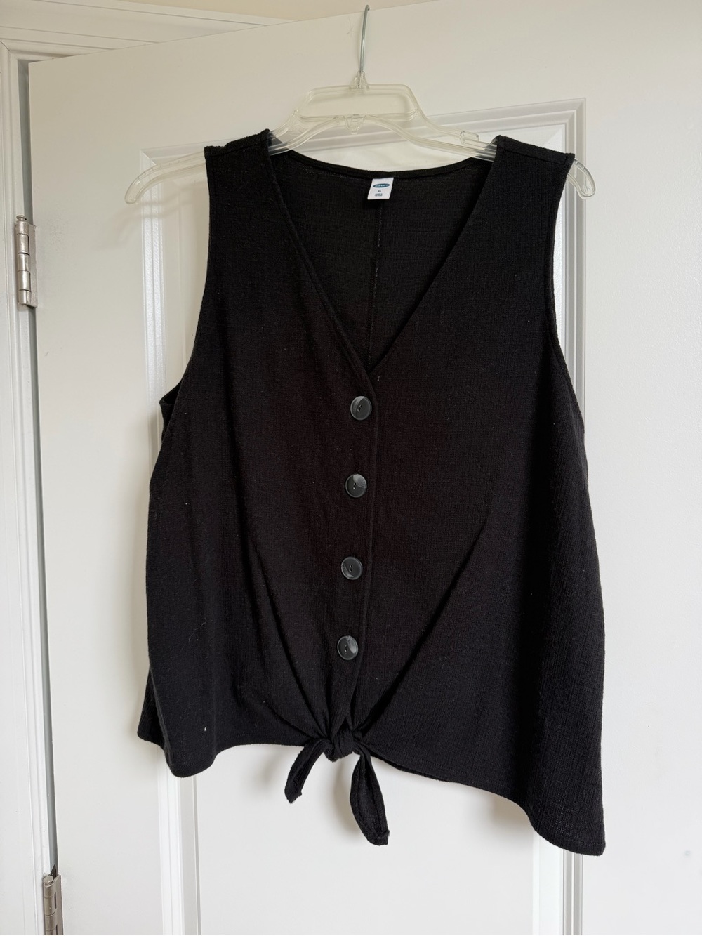 Old Navy Black Sleeveless Button-Front Tie-Hem Tank